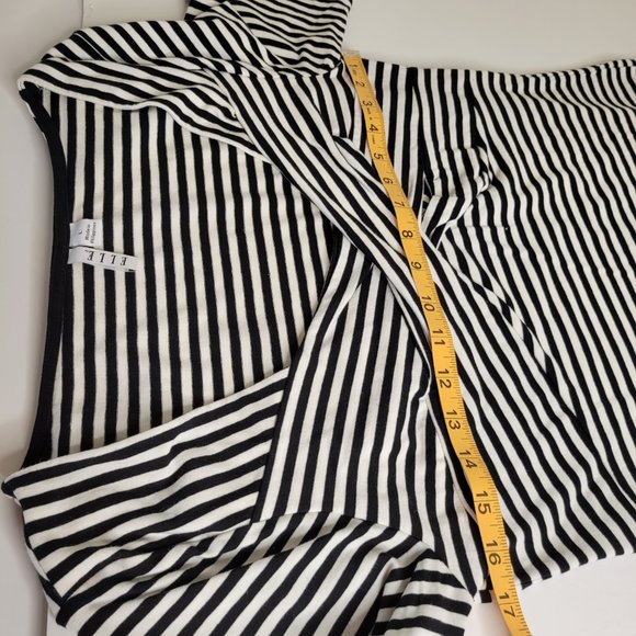 Elle, size L, front wrapped, mid-length sleeve, knit top blk/wht stripe. NWOT. - Picture 10 of 12